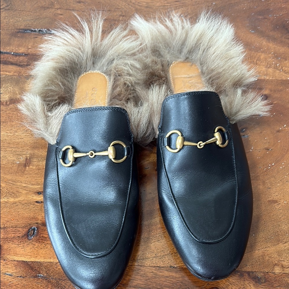 Gucci Black Leather Loafers with Fur Trim